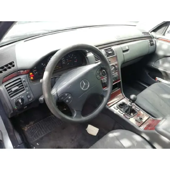 MERCEDES CLASE E (W210) BERLINA DIESEL '2002 2.7 CDI 20V CAT PLATA