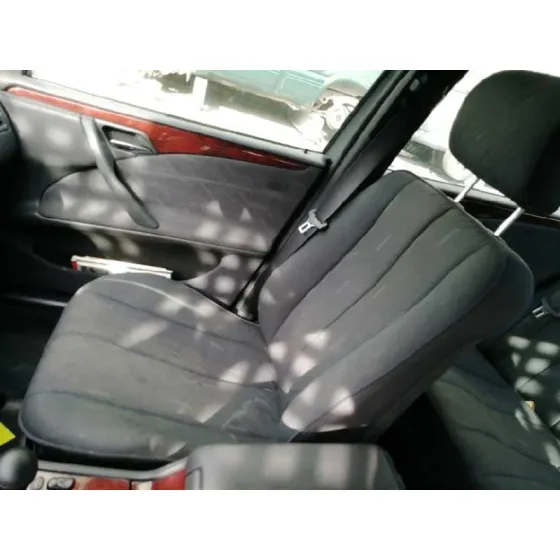 MERCEDES CLASE E (W210) BERLINA DIESEL '2002 2.7 CDI 20V CAT PLATA