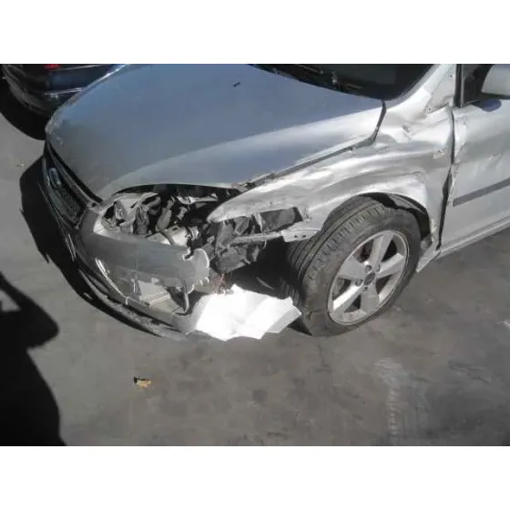 FORD FOCUS BERLINA (CAP) '2005 GHIA GRIS PLATA