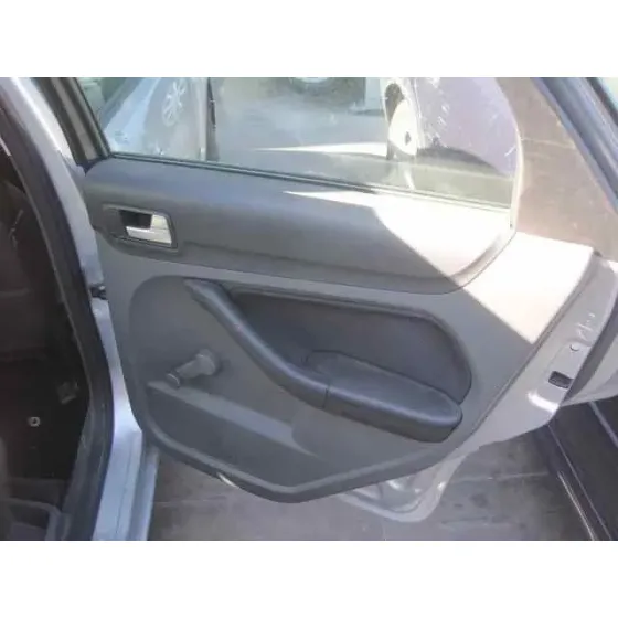 FORD FOCUS BERLINA (CAP) '2005 GHIA GRIS PLATA