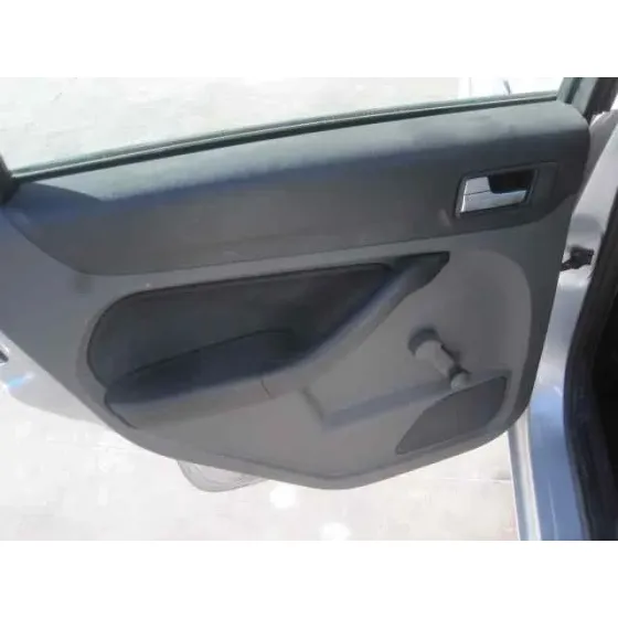 FORD FOCUS BERLINA (CAP) '2005 GHIA GRIS PLATA