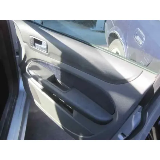 FORD FOCUS BERLINA (CAP) '2005 GHIA GRIS PLATA