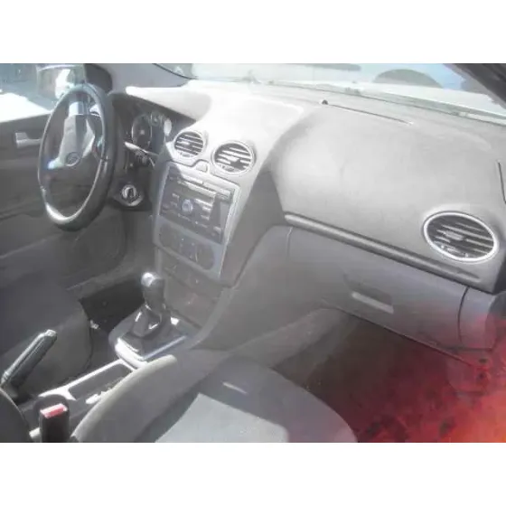 FORD FOCUS BERLINA (CAP) '2005 GHIA GRIS PLATA
