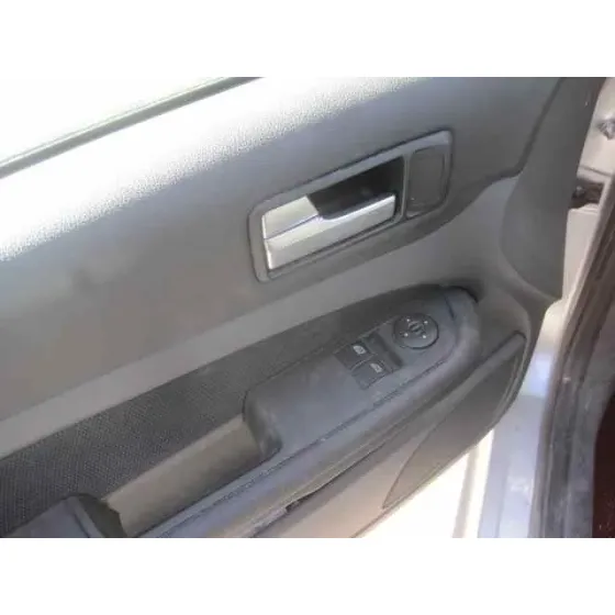 FORD FOCUS BERLINA (CAP) '2005 GHIA GRIS PLATA