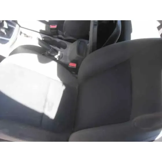 FORD FOCUS BERLINA (CAP) '2005 GHIA GRIS PLATA