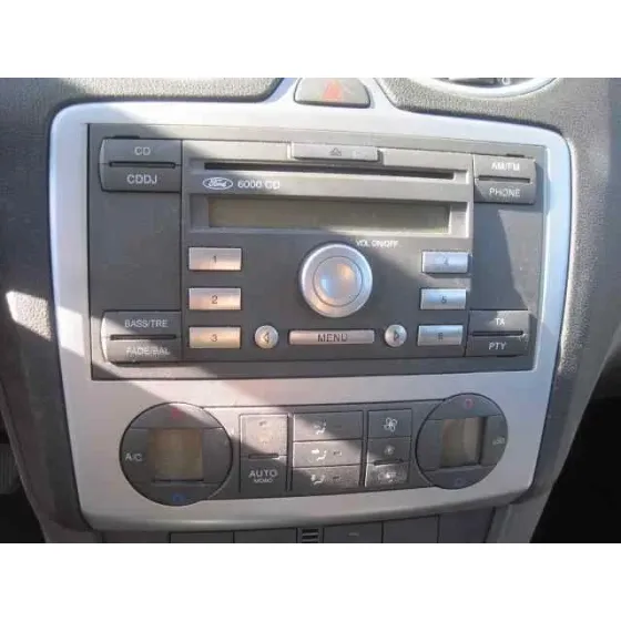 FORD FOCUS BERLINA (CAP) '2005 GHIA GRIS PLATA
