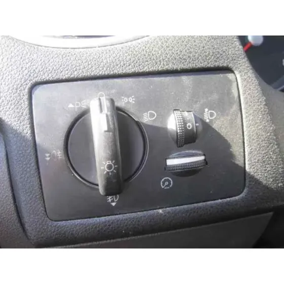 FORD FOCUS BERLINA (CAP) '2005 GHIA GRIS PLATA