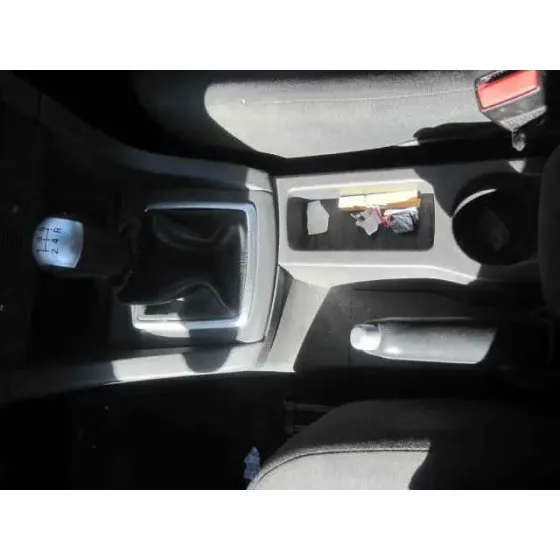 FORD FOCUS BERLINA (CAP) '2005 GHIA GRIS PLATA