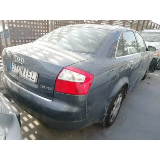 AUDI A4 BERLINA (8E) '2004 1.9 TDI (96KW) GRIS