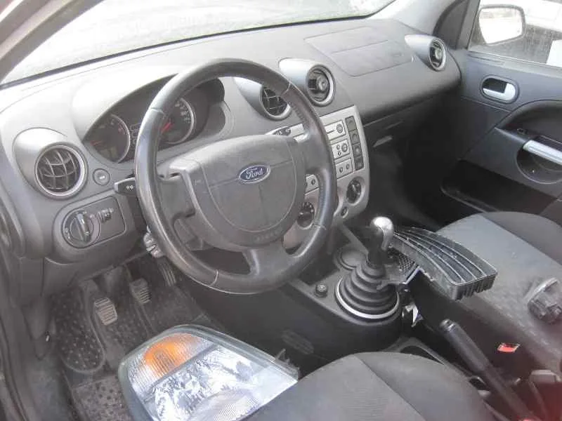 FORD FIESTA (CBK) '2005 AMBIENTE NEGRO