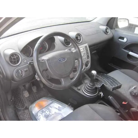 FORD FIESTA (CBK) '2005 AMBIENTE NEGRO