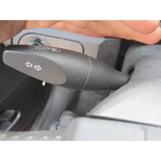 FORD FIESTA (CBK) '2005 AMBIENTE NEGRO
