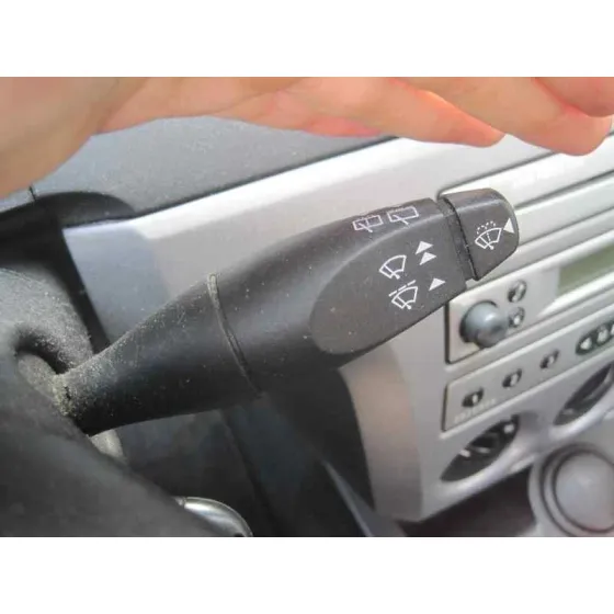 FORD FIESTA (CBK) '2005 AMBIENTE NEGRO