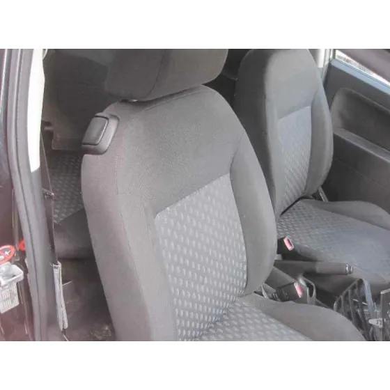 FORD FIESTA (CBK) '2005 AMBIENTE NEGRO