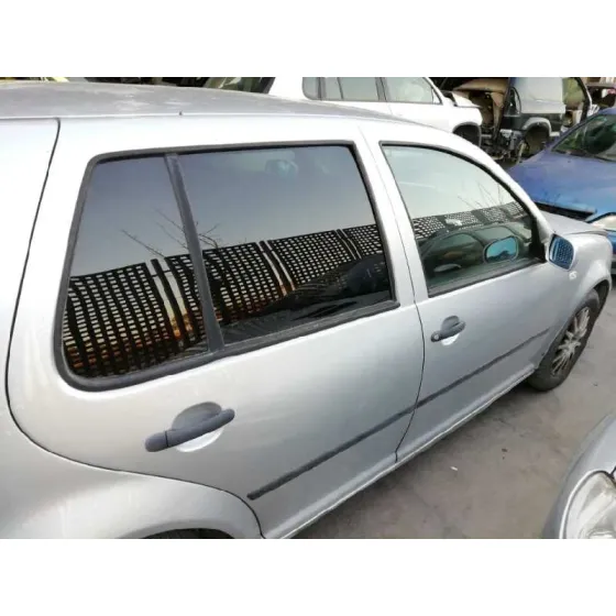 VOLKSWAGEN GOLF IV BERLINA (1J1) '2000 1.9 TDI GRIS PLATA