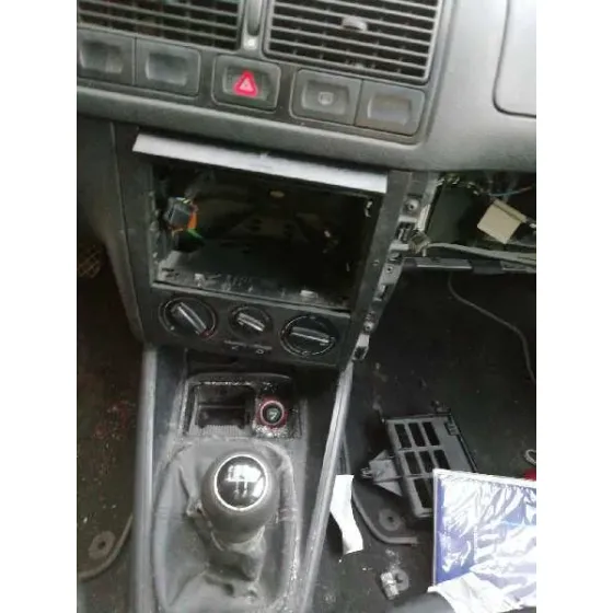 VOLKSWAGEN GOLF IV BERLINA (1J1) '2000 1.9 TDI GRIS PLATA