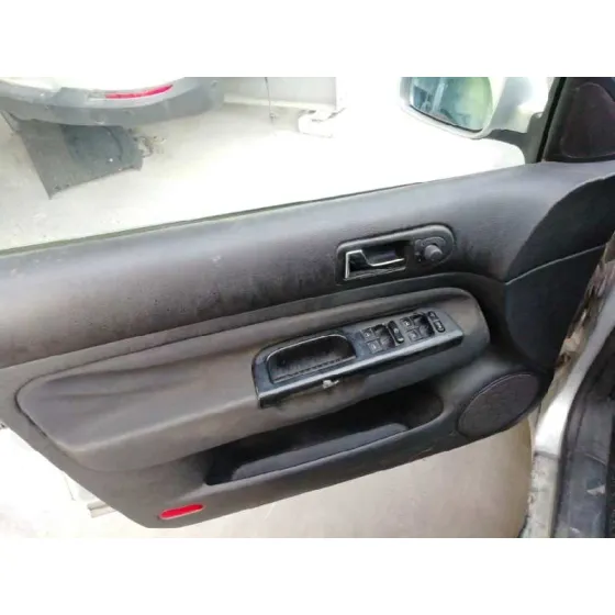 VOLKSWAGEN GOLF IV BERLINA (1J1) '2000 1.9 TDI GRIS PLATA