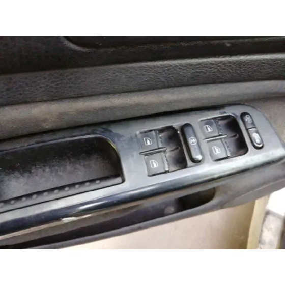 VOLKSWAGEN GOLF IV BERLINA (1J1) '2000 1.9 TDI GRIS PLATA