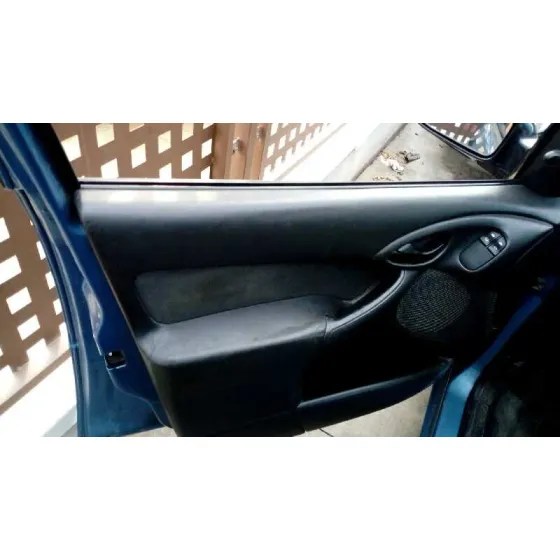 FORD FOCUS TURNIER (CAK) '2002 GHIA AZUL