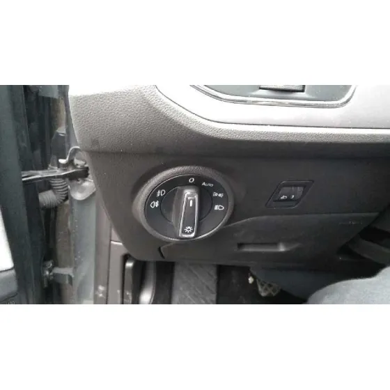 SEAT LEON ST (5F8) '2017 REFERENCE ADVANCED GRIS