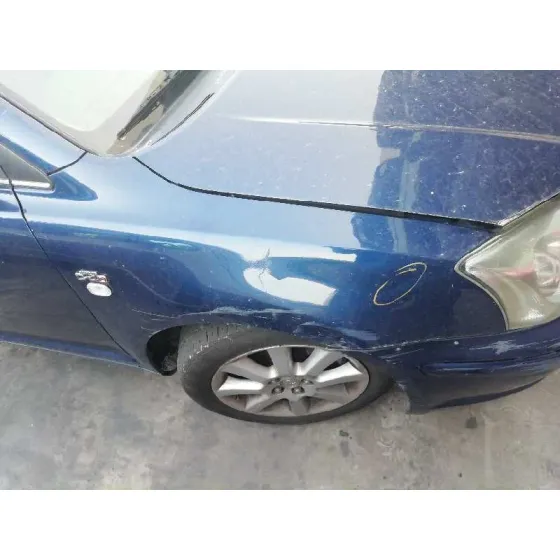 TOYOTA AVENSIS BERLINA (T25) '2004 2.0 D-CAT AZUL