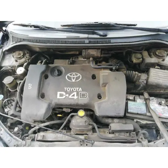 TOYOTA AVENSIS BERLINA (T25) '2004 2.0 D-CAT AZUL