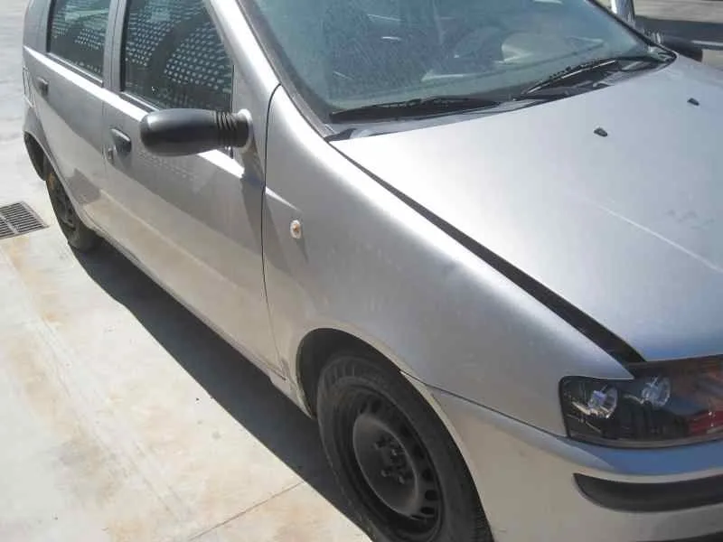FIAT PUNTO BERLINA (188) FIAT PUNTO BERLINA (188) '2001 1.2 8V GRIS 1999