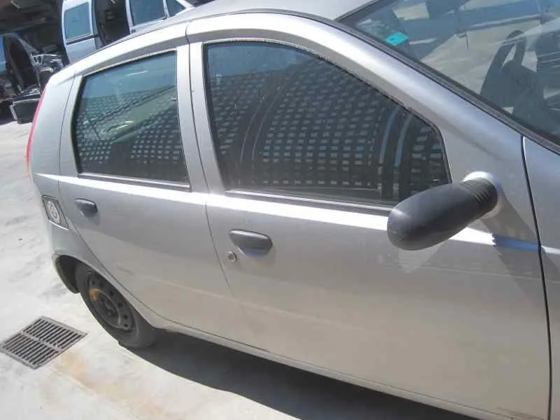 FIAT PUNTO BERLINA (188) FIAT PUNTO BERLINA (188) '2001 1.2 8V GRIS 1999