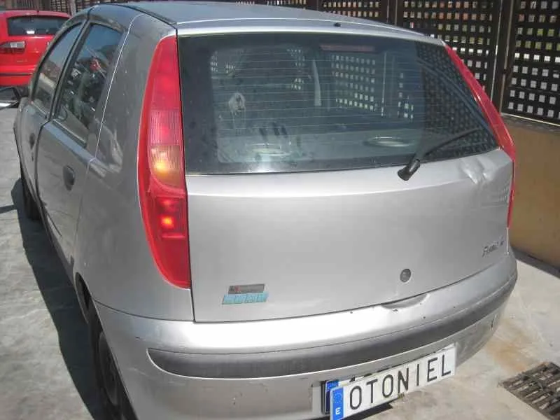 FIAT PUNTO BERLINA (188) FIAT PUNTO BERLINA (188) '2001 1.2 8V GRIS 1999