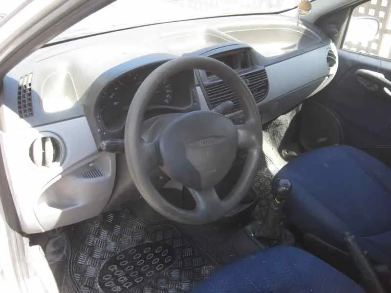 FIAT PUNTO BERLINA (188) FIAT PUNTO BERLINA (188) '2001 1.2 8V GRIS 1999