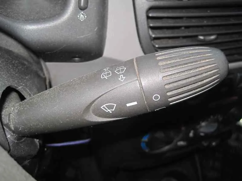 FIAT PUNTO BERLINA (188) FIAT PUNTO BERLINA (188) '2001 1.2 8V GRIS 1999