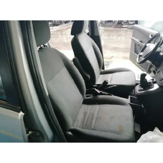 FORD FOCUS C-MAX (CAP) '2004 GHIA (D) GRIS