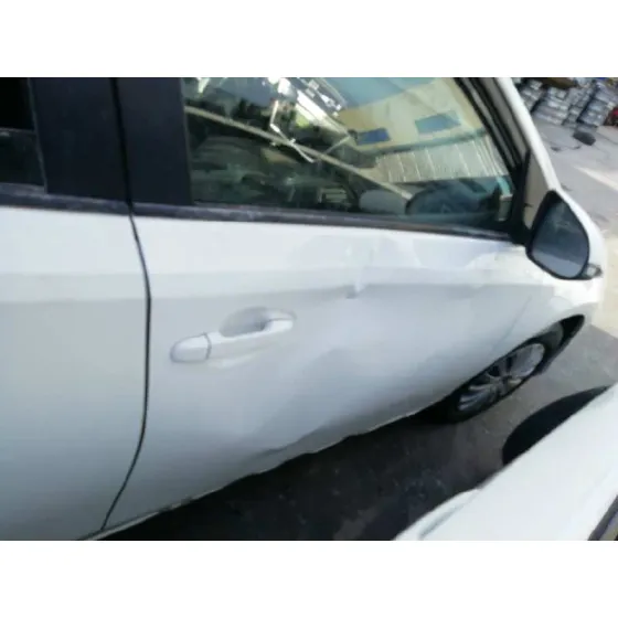 TOYOTA AURIS '2013 1.4 TURBODIESEL CAT BLANCO