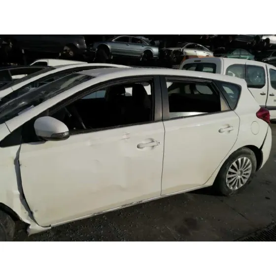 TOYOTA AURIS '2013 1.4 TURBODIESEL CAT BLANCO