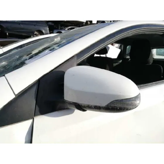 TOYOTA AURIS '2013 1.4 TURBODIESEL CAT BLANCO