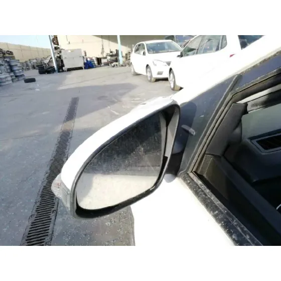 TOYOTA AURIS '2013 1.4 TURBODIESEL CAT BLANCO