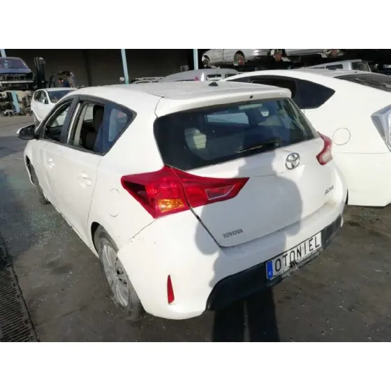 TOYOTA AURIS '2013 1.4 TURBODIESEL CAT BLANCO