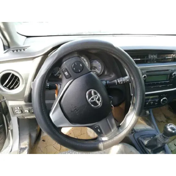 TOYOTA AURIS '2013 1.4 TURBODIESEL CAT BLANCO