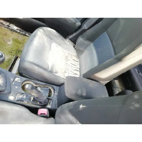 TOYOTA AURIS '2013 1.4 TURBODIESEL CAT BLANCO