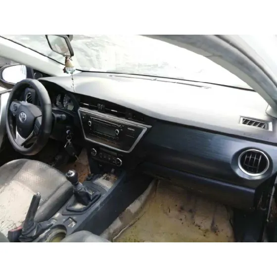 TOYOTA AURIS '2013 1.4 TURBODIESEL CAT BLANCO