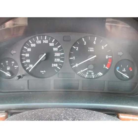 BMW SERIE 5 BERLINA (E39) '2001 520I GRIS
