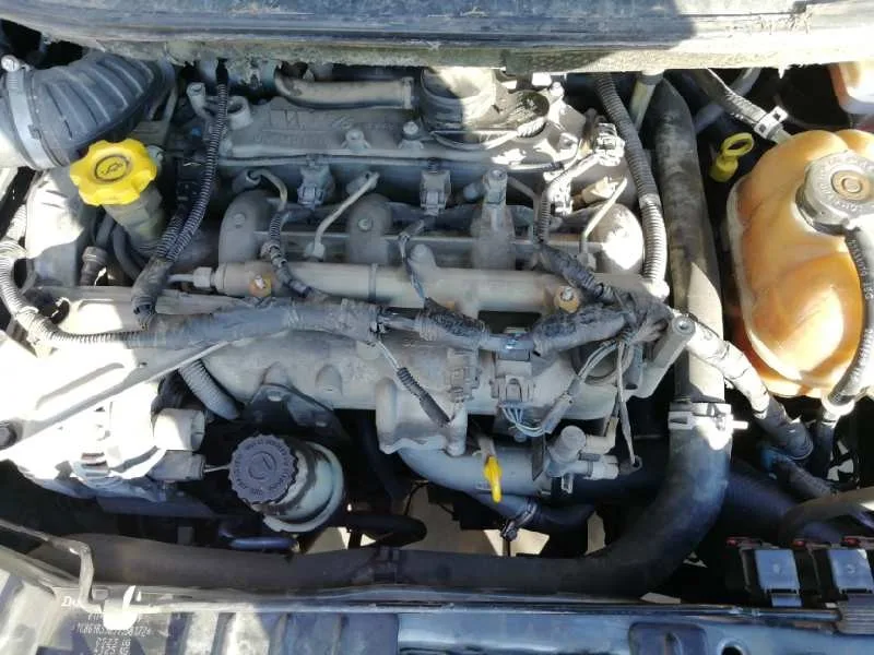 CHRYSLER VOYAGER (RG) CHRYSLER VOYAGER (RG) '2005 2.8 CRD CAT GRIS ANTRACITA 2001