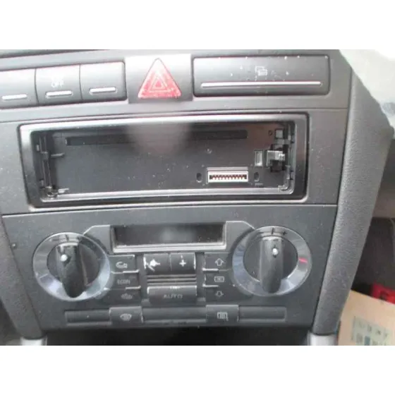 AUDI A3 (8P) '2004 1.9 TDI AMBIENTE AZUL CLARO