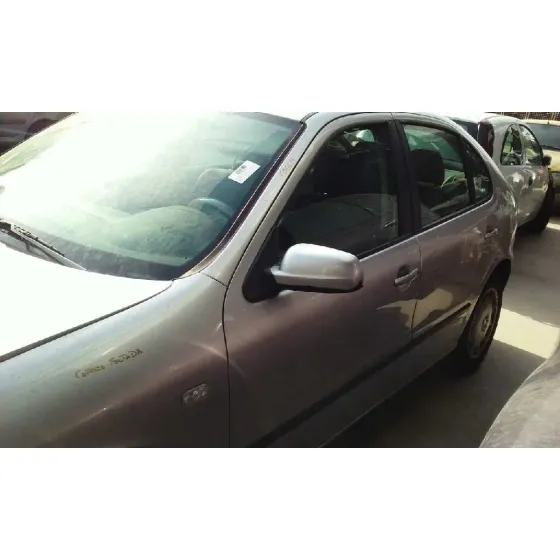 SEAT LEON (1M1) '2001 SIGNO PLATA