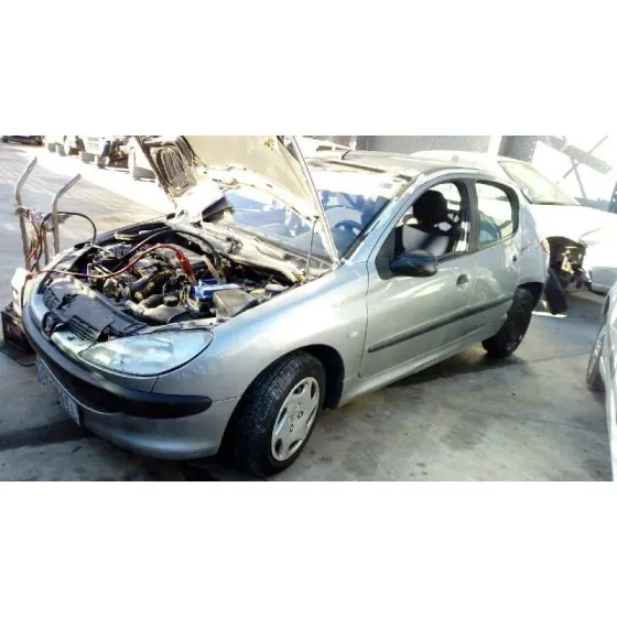 PEUGEOT 206 BERLINA '2002 XR PLATA