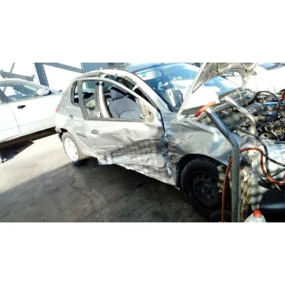 PEUGEOT 206 BERLINA '2002 XR PLATA