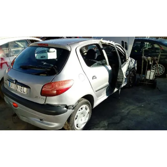 PEUGEOT 206 BERLINA '2002 XR PLATA