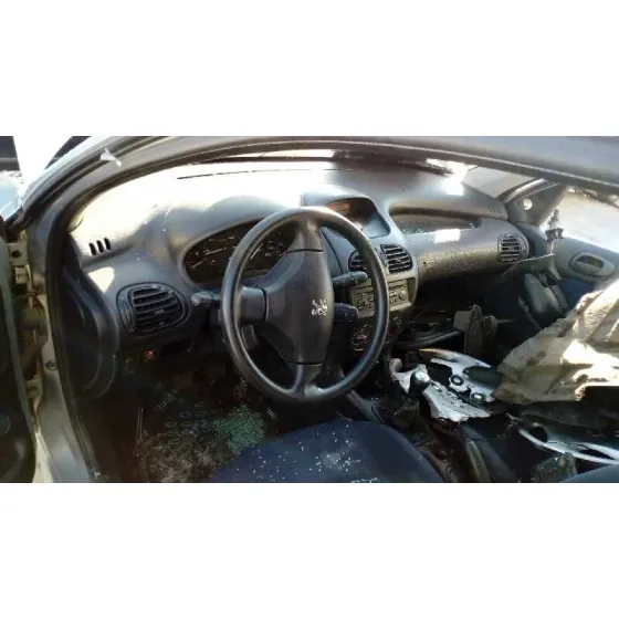 PEUGEOT 206 BERLINA '2002 XR PLATA