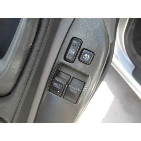 TOYOTA YARIS (NCP1/NLP1/SCP1) '2000 1.0 LINEA LUNA PLATA