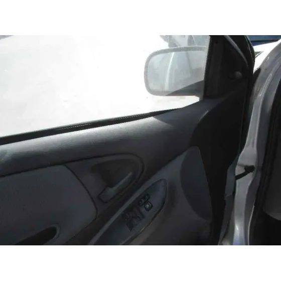 TOYOTA YARIS (NCP1/NLP1/SCP1) '2000 1.0 LINEA LUNA PLATA
